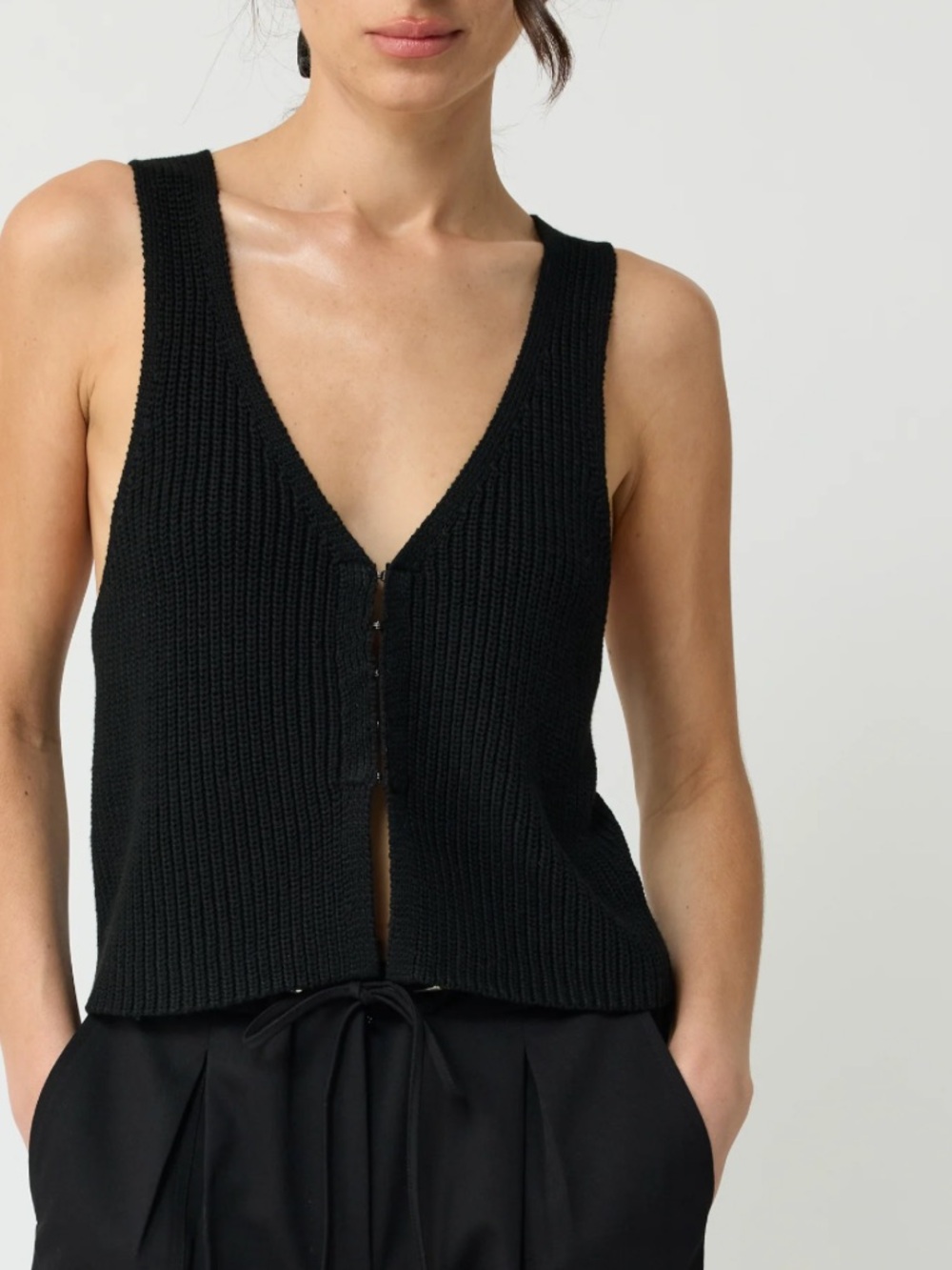 Almina Concept Black Tank